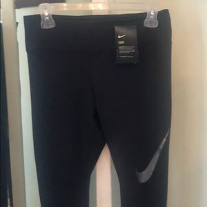 Women’s Nike Dri-Fit w/ attached tag size large